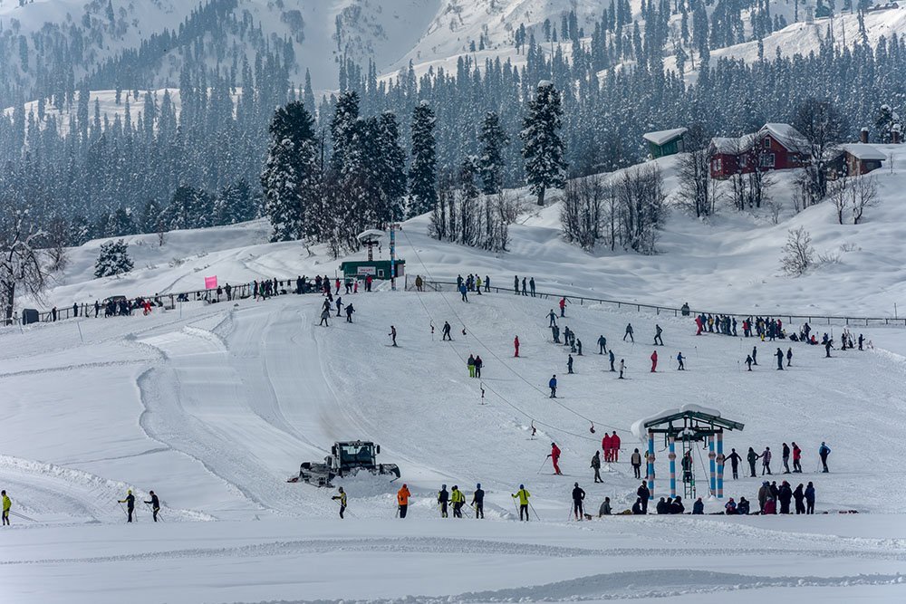 The Unforgettable Journey to Gulmarg: India’s Skiing Paradise